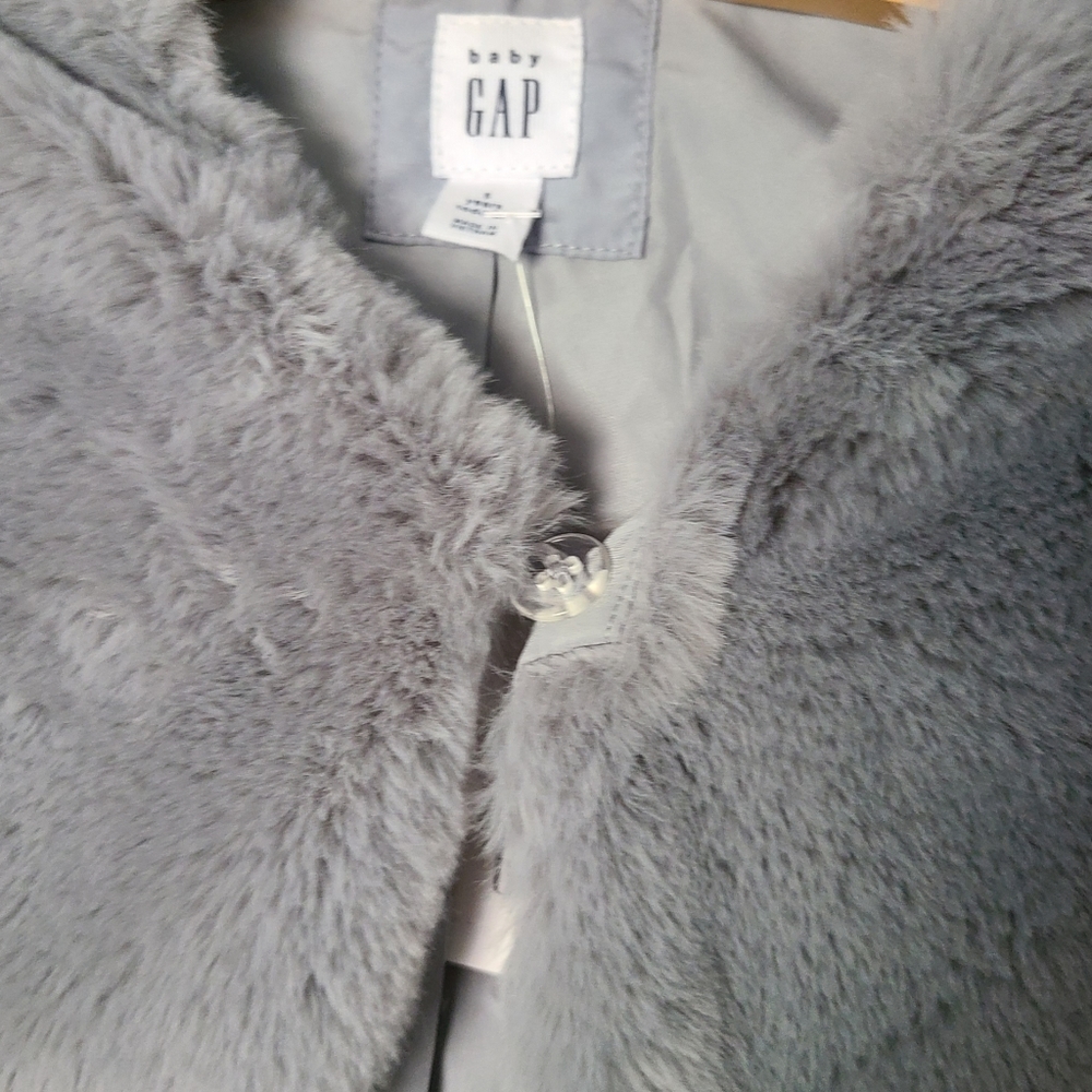 Baby Gap Faux Fur Shawl - Picture 2 of 3